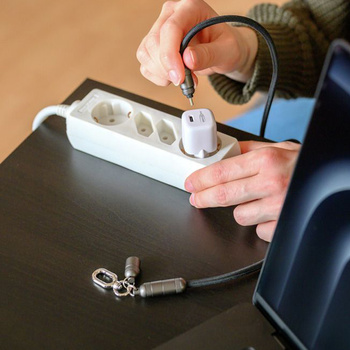 Smycz z kablem USB-C/Lightning ANSMANN 27W 1.2m czarna