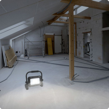 Reflektor roboczy ANSMANN FL20W-R czarny