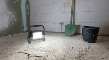 Reflektor roboczy ANSMANN FL20W-R czarny